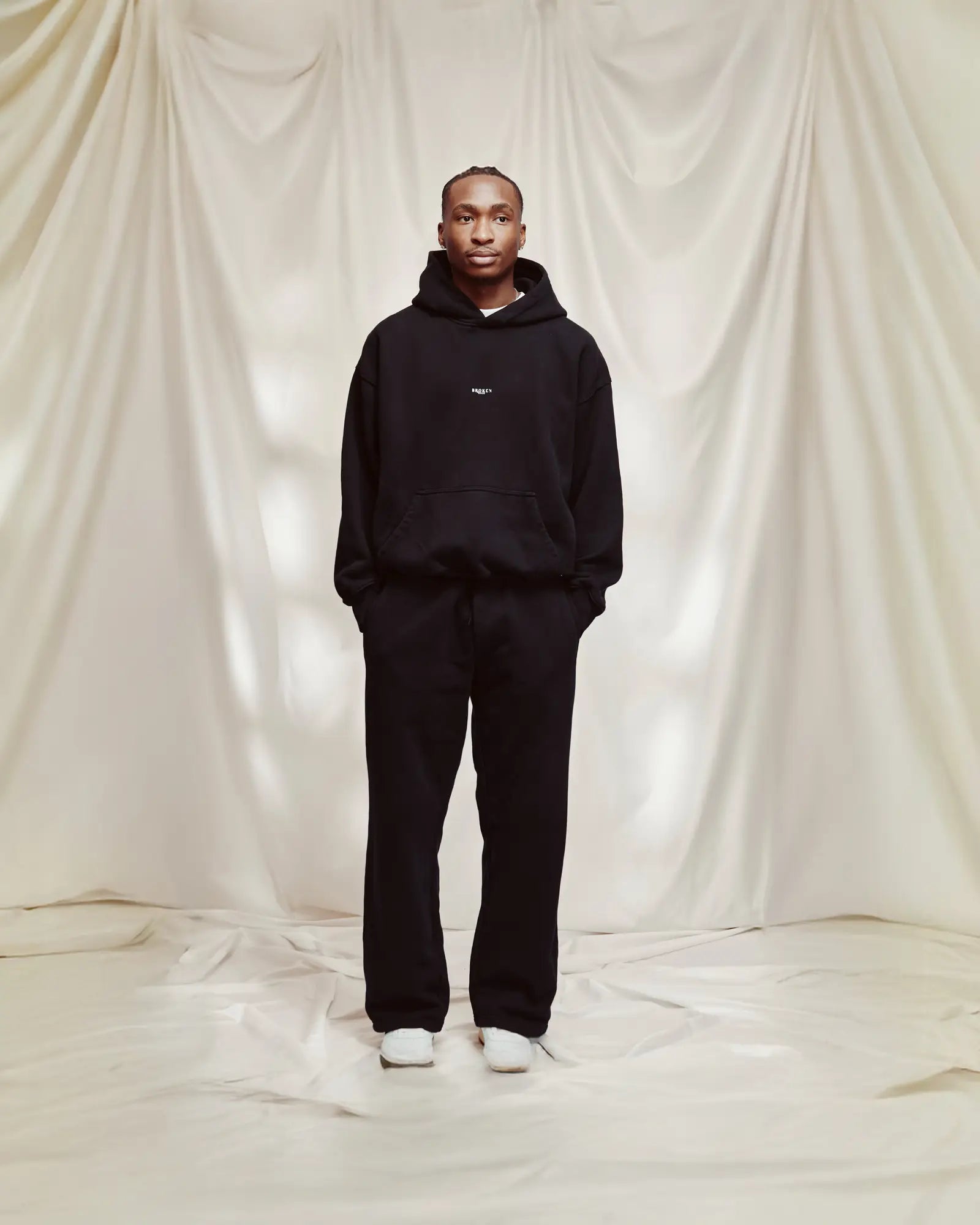 VINTAGE BLACK SWEATS