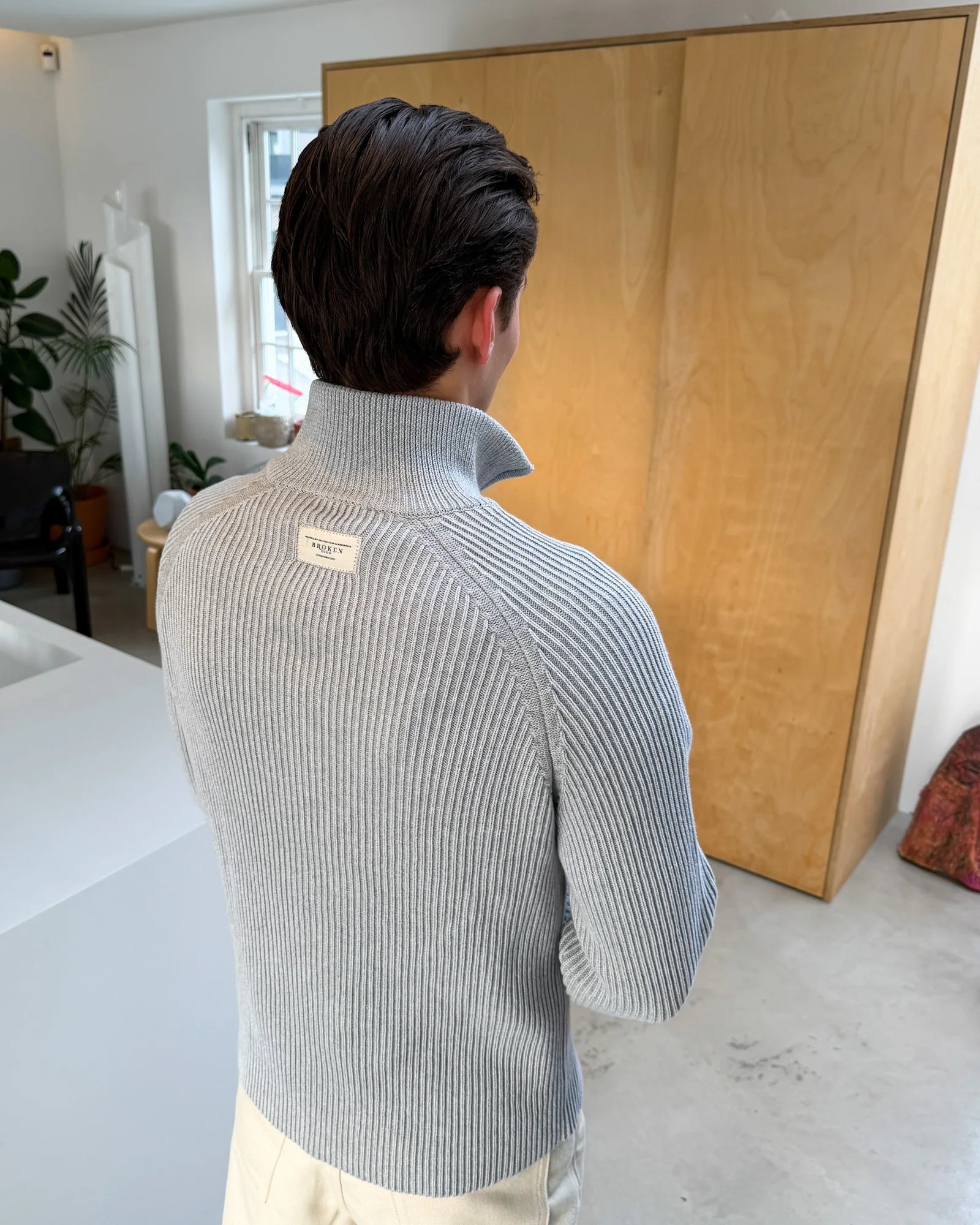 KNITTED CARDIGAN GREY