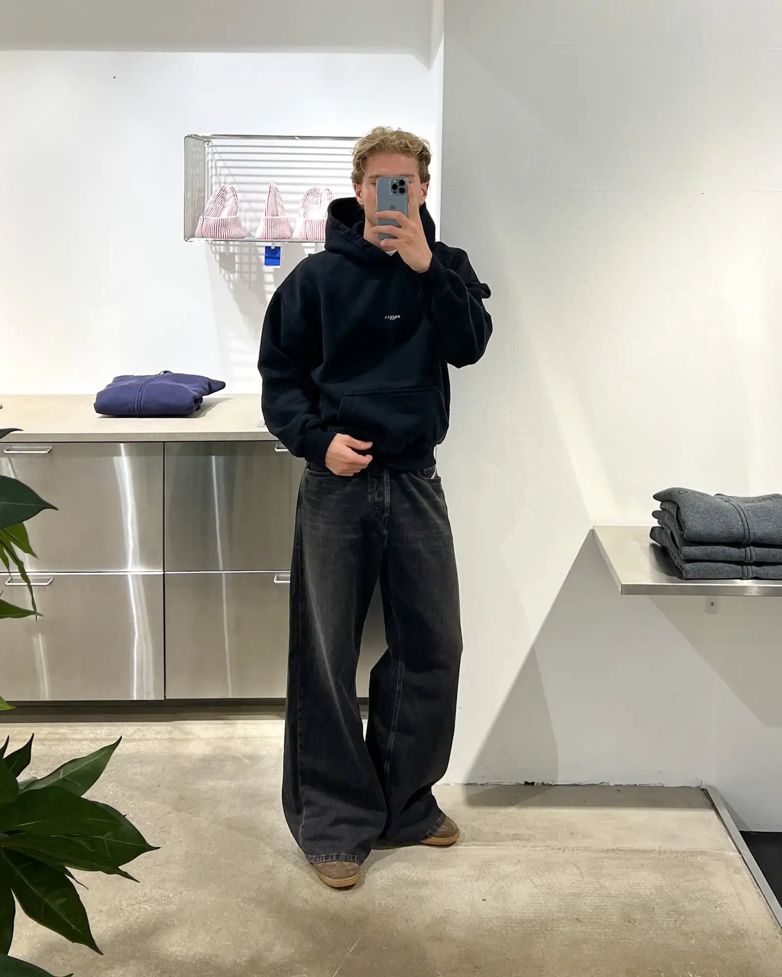 VINTAGE BLACK HOODIE