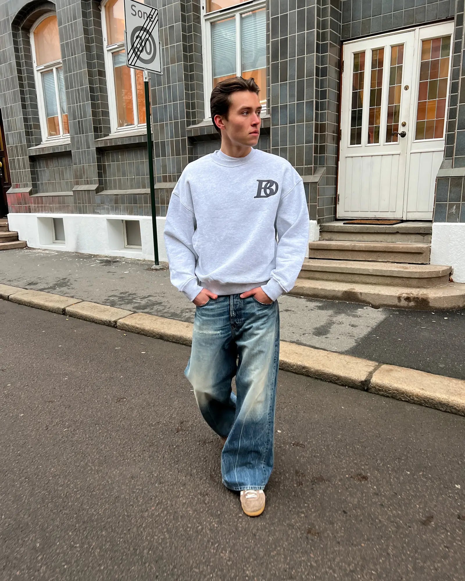 BO CREWNECK