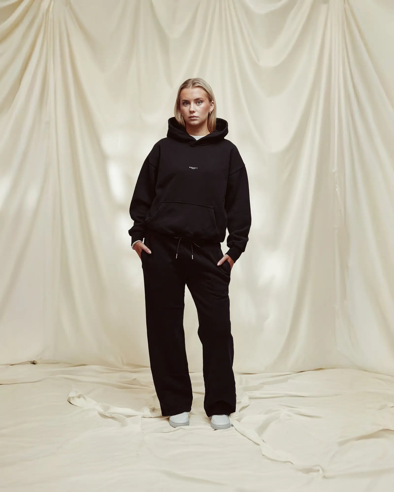 VINTAGE BLACK HOODIE