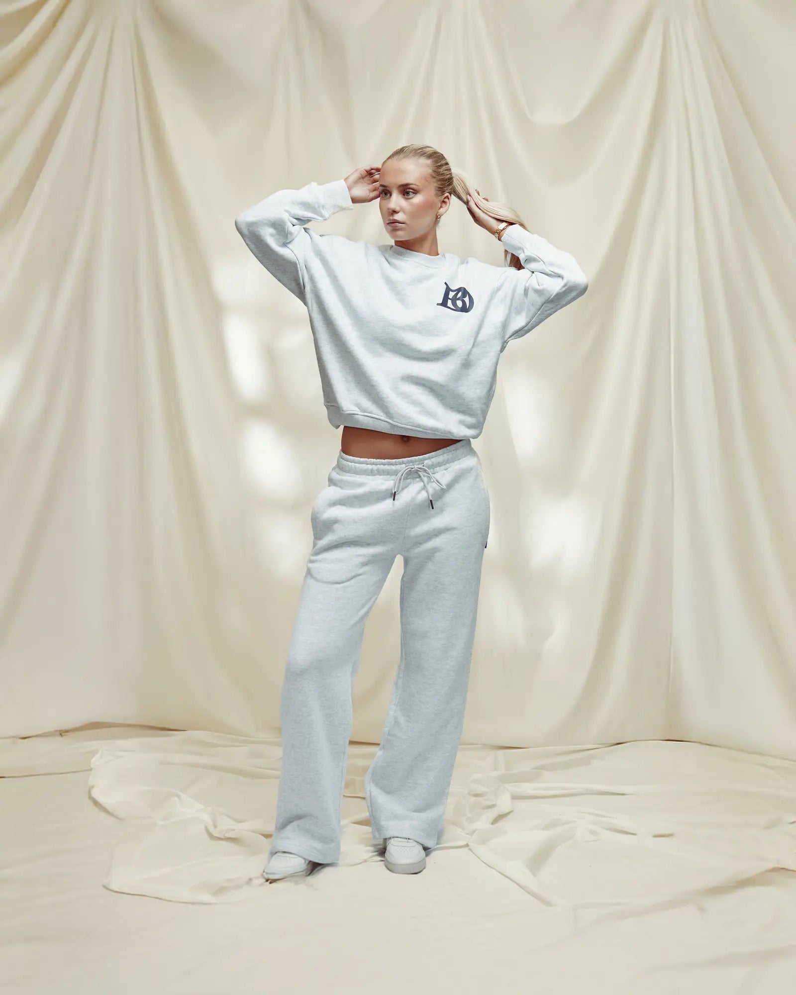 BO CREWNECK