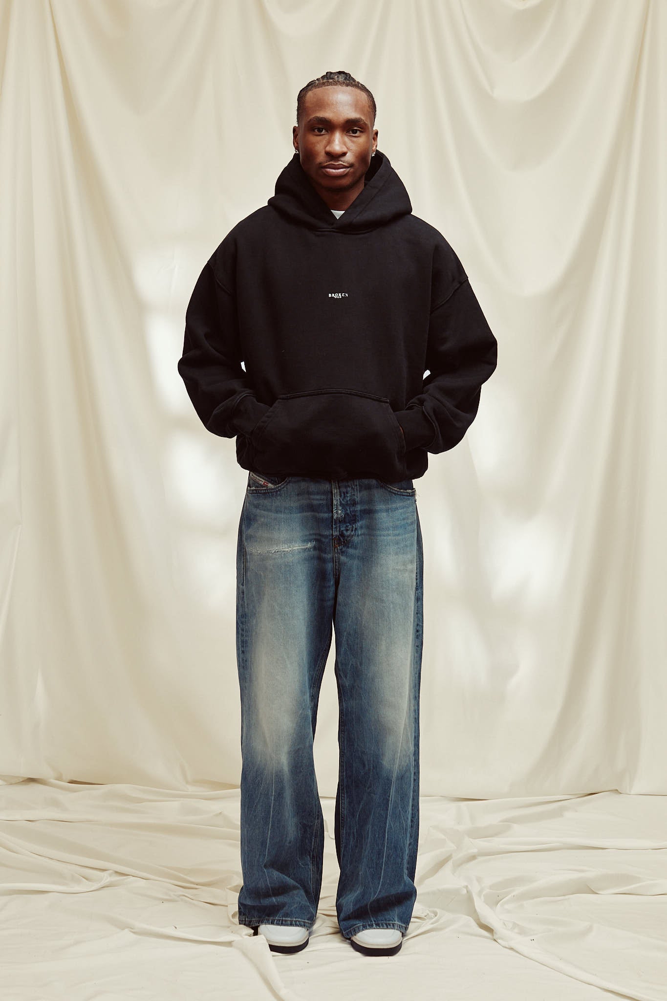 VINTAGE BLACK HOODIE