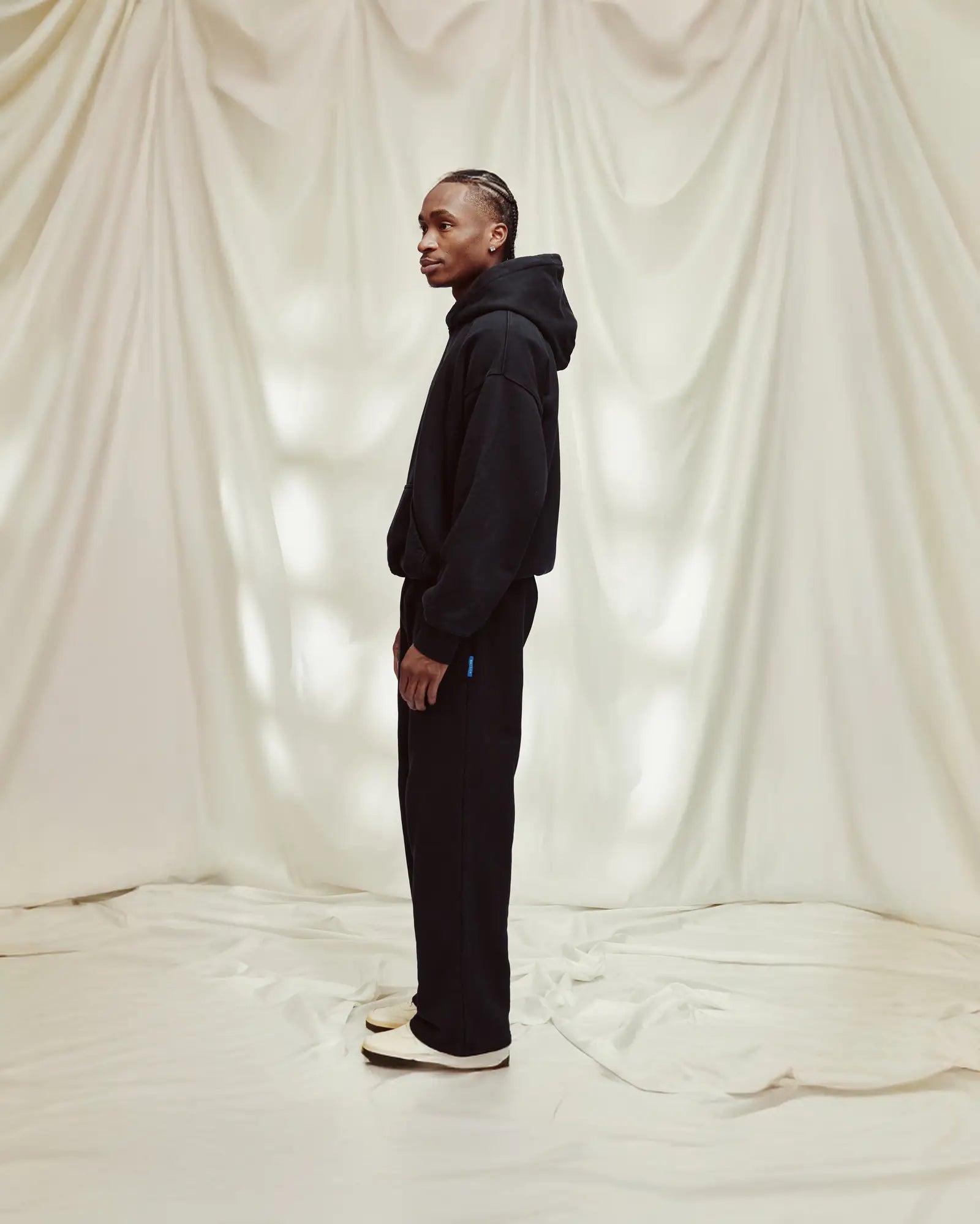 VINTAGE BLACK SWEATS