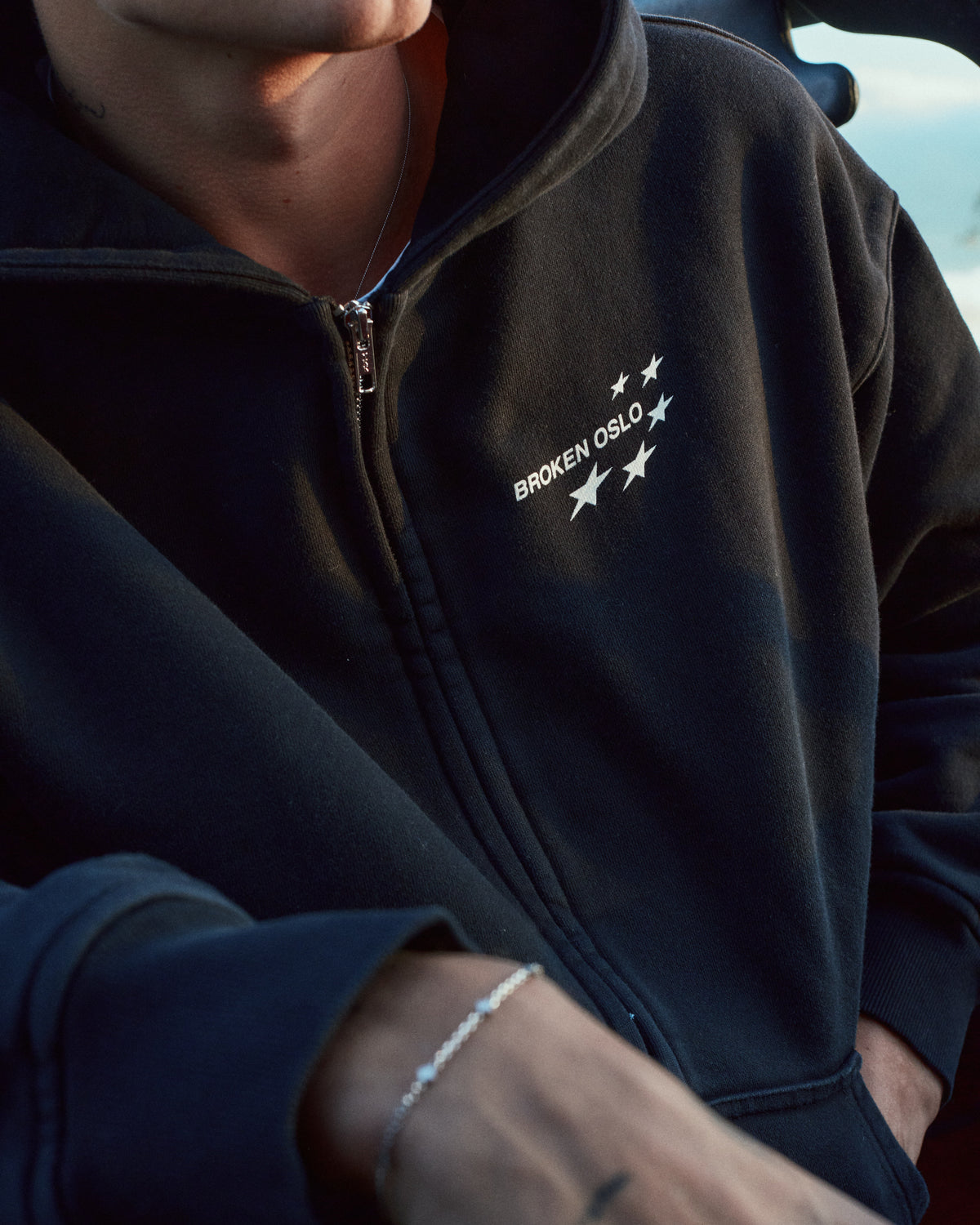 STAR ZIP BLACK
