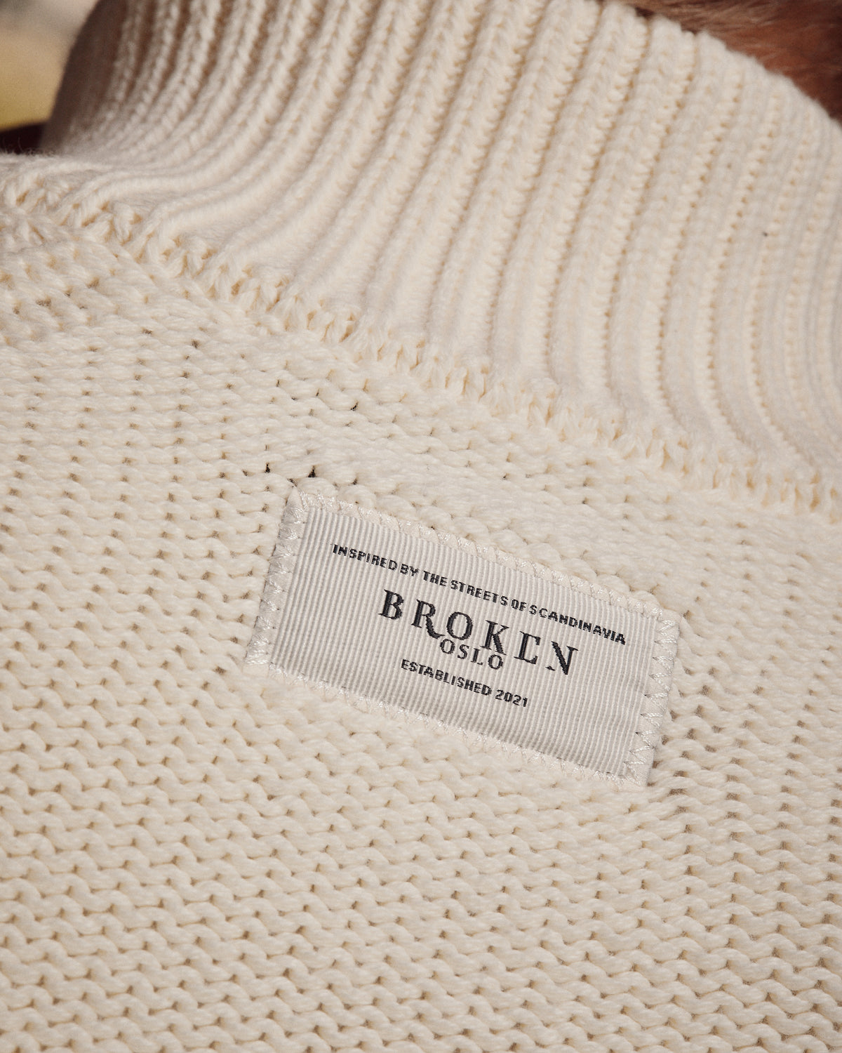 BUCKLE CARDIGAN WHITE