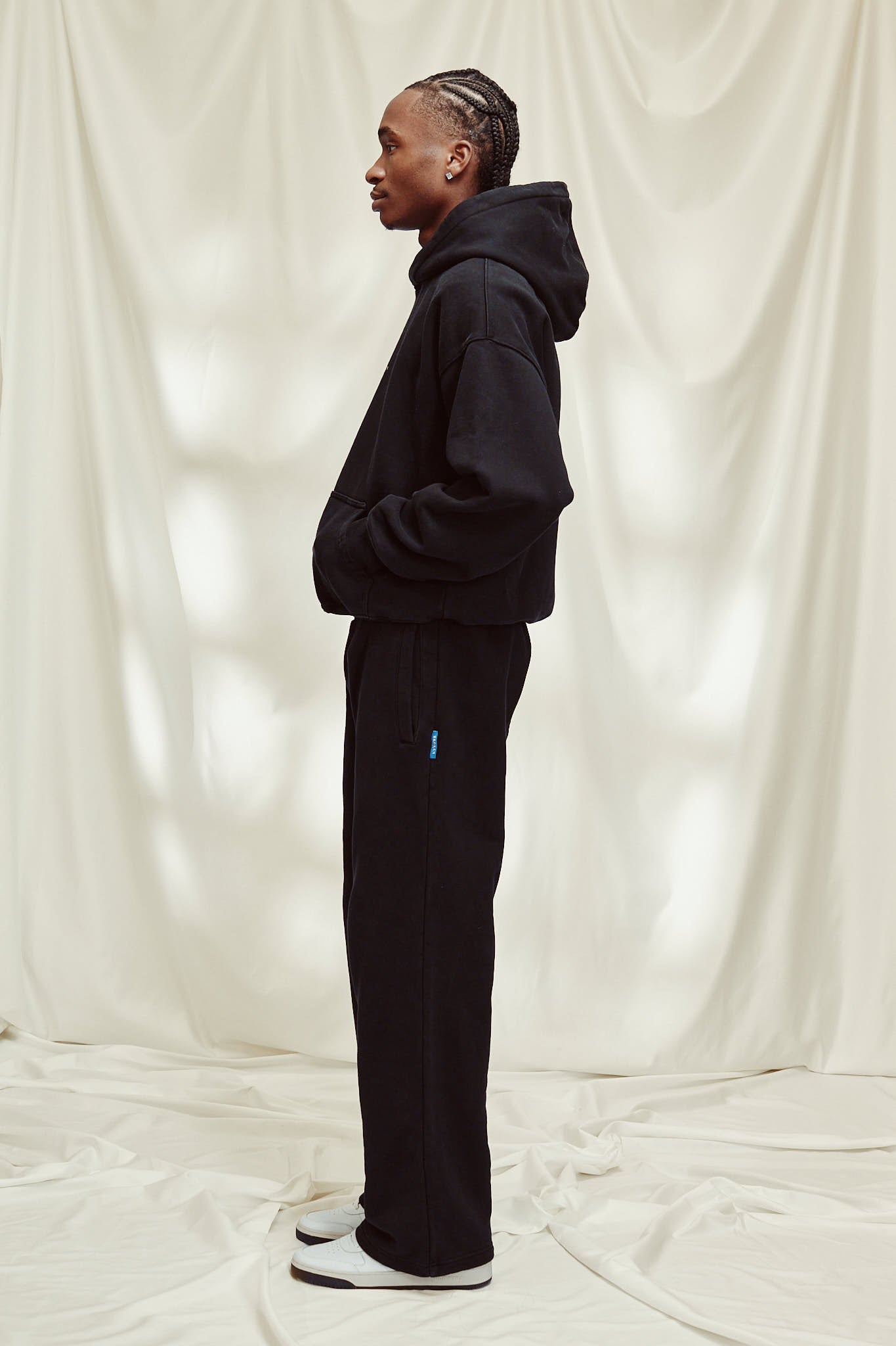 VINTAGE BLACK SWEATS